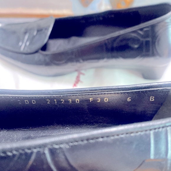 SALVATORE FERRAGAMO ๐๐ป๐ฅ๐ฅ VINTAGE SHOES - Picture 5 of 5